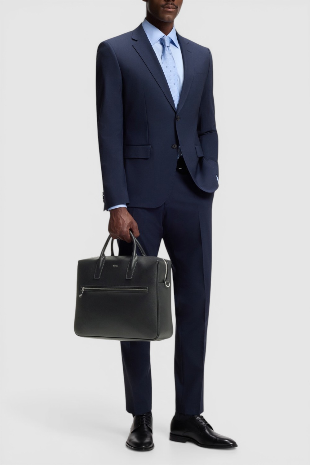 תמונת כל הלוק של תיק נשיאה למחשב